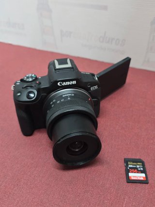 Cámara Canon EOS R50 + Objetivo 18-45mm
