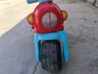 Moto de plástico para niños