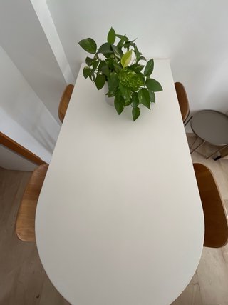 Mesa de comedor con 4 taburetes
