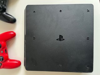 PS4 Slim 1TB + 2 Mandos + Cascos + FIFA 24