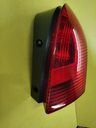 PILOTO TRASERO DERECHO PEUGEOT 308SW FAMILIAR
