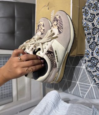 Zapatillas Michael Kors Beige y Dorado