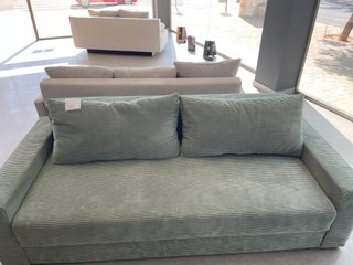 Sofá cama verde con arcón