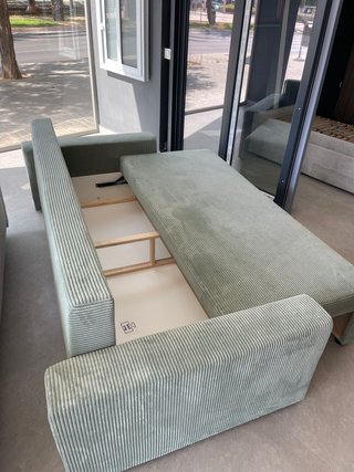 Sofá cama verde con arcón