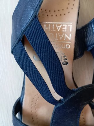 Sandalias piel mujer tacón bajo azul marino