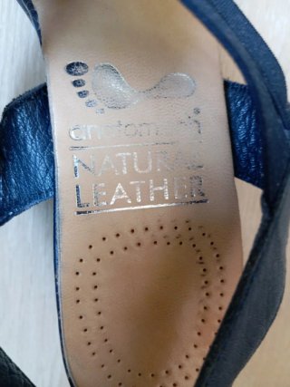 Sandalias piel mujer tacón bajo azul marino