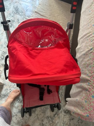 Carrito de bebé rojo ASALVO