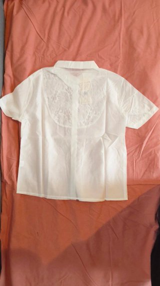 Camisa blanca con encaje