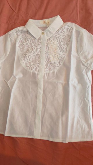 Camisa blanca con encaje