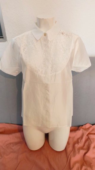 Camisa blanca con encaje
