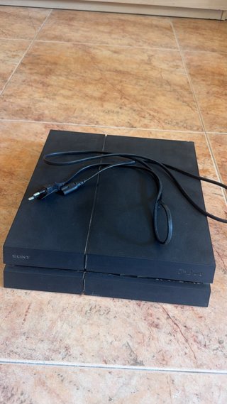 PS4 + 2 controller + 7 giochi
