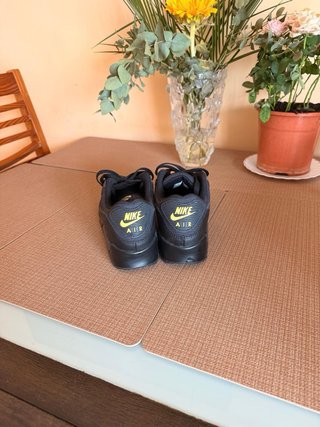 Nike Air Max Talla 40 Negro/Dorado