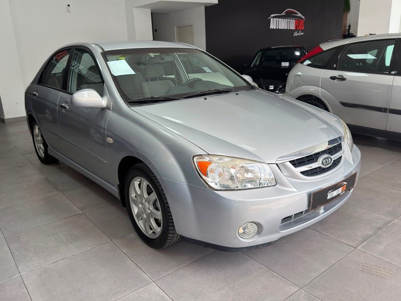 KIA Cerato 2006 - foto 1