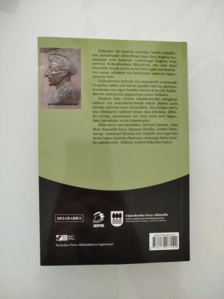 XALBADORREN ITZALEAN: HAMAR URTE (AUSPOA) (Basq...