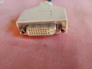 Adaptador DMS-59 a DVI y VGA