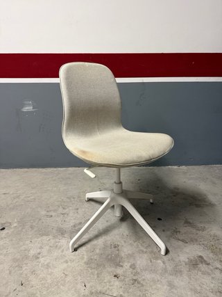 Silla de oficina IKEA LÅNGFJÄLL beige y blanca