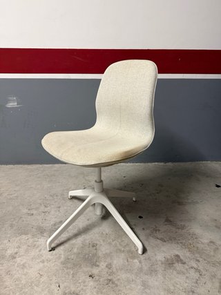 Silla de oficina IKEA LÅNGFJÄLL beige y blanca