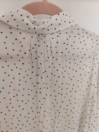 Camisa lunares Bershka talla XS