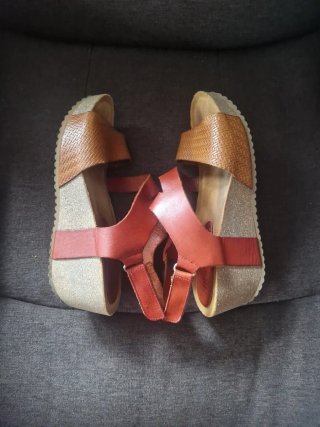 Sandalias Mia Loe Marrón/Rojo Plataforma 2cm Cuña