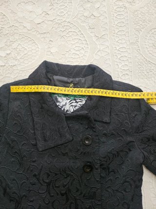 Abrigo Desigual negro bordado multicolor