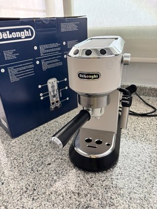 Cafetera DeLonghi Dedica Style Blanca