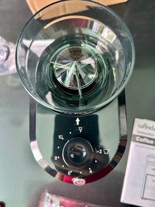 A ESTRENAR. Molinillo de café eléctrico.