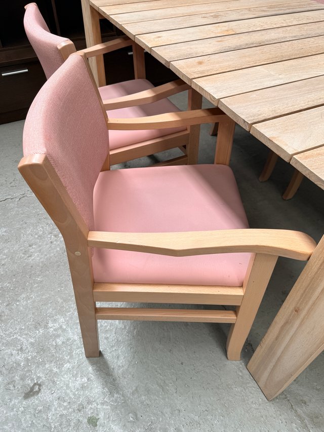 Silla de comedor tapizada rosa
