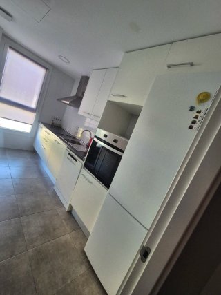 Muebles de cocina blancos y encimera
