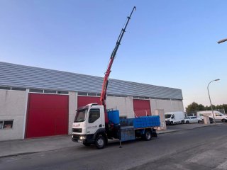 Camión DAF LF 180 con Grúa PK8500