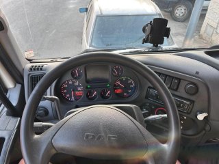 Camión DAF LF 180 con Grúa PK8500