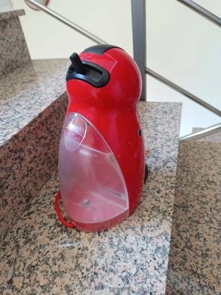 Cafetera Dolce Gusto Roja