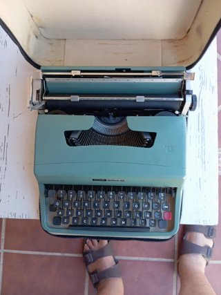 Máquina de escribir Olivetti Lettera 32 portátil