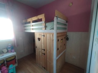 Cama alta casita madera pino hecha a mano
