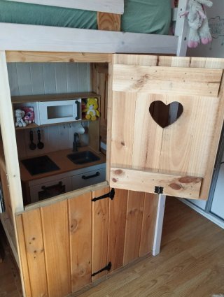 Cama alta casita madera pino hecha a mano