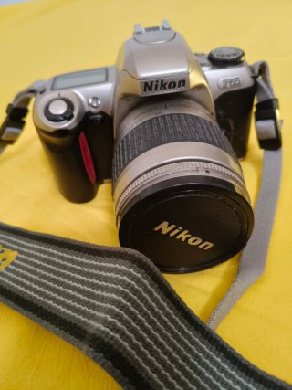 Cámara Nikon Reflex + 2 objetivos Nikkor