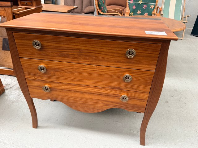 Cómoda de madera con 3 cajones