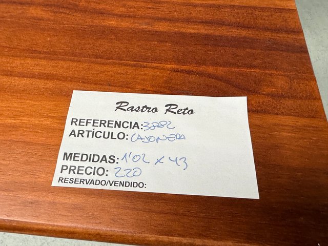 Cómoda de madera con 3 cajones