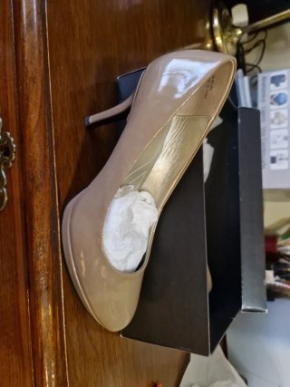 Zapatos de tacón Tahari beige