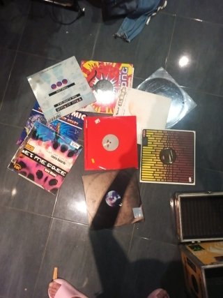 Maleta con 9 vinilos Dance/Electro