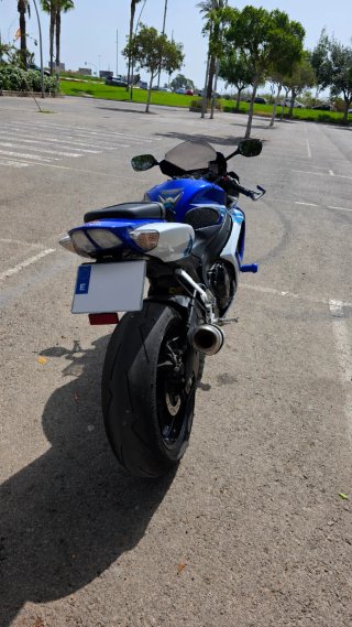Suzuki GSX-R Azul y Blanca