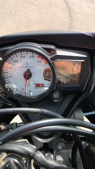 Suzuki GSX-R Azul y Blanca