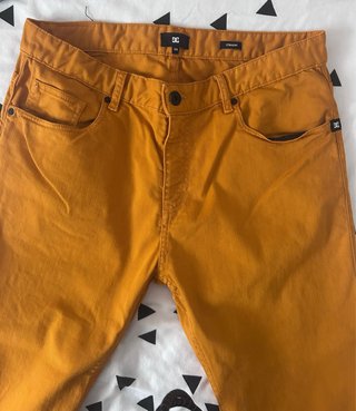 Pantalón DC Straight Talla 34 Mostaza