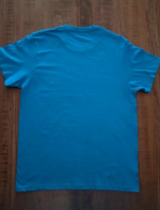Camiseta azul con ancla