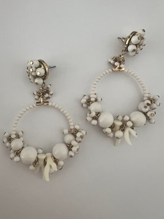 Pendientes detalles coral crema
