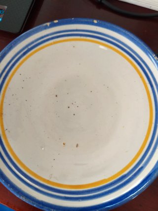 Mantequera de cerámica pintada a mano