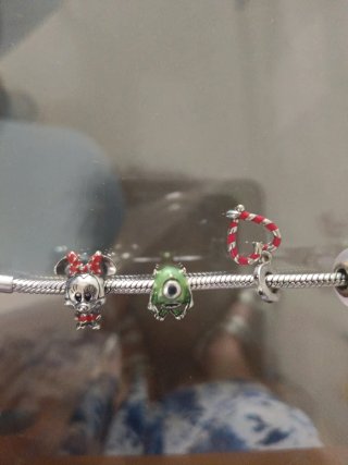 Pulsera Pandora Plata vende entera o separado.