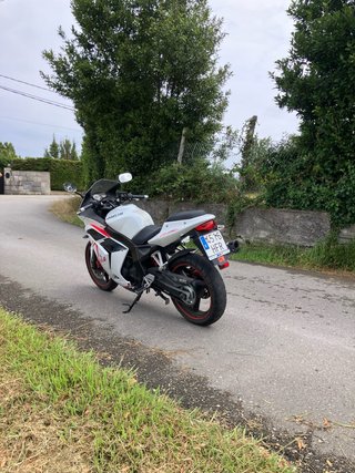 Daelim Roadwin 250R deportiva blanca