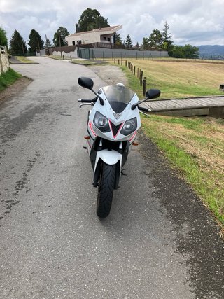 Daelim Roadwin 250R deportiva blanca