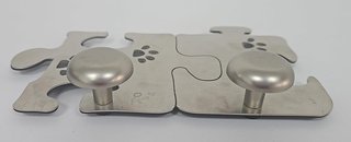 Percha Puzzle Metal con Huellas