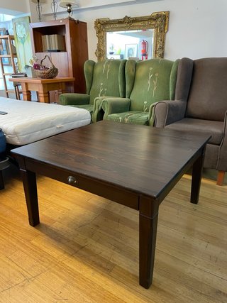 Mesa centro madera cuadrada con cajón